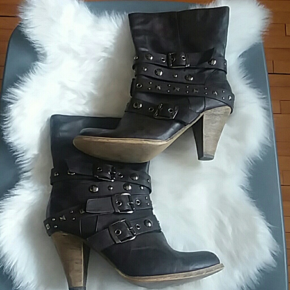 Boots - Picture 1 of 8